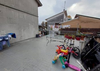 Cortile interno - Villa a Schiera via Canzio Zoldi, Novi di Modena - foto 21