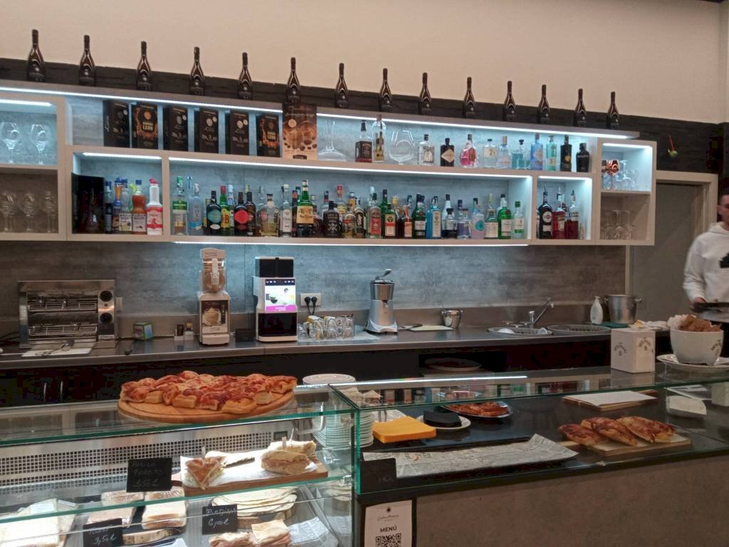 Interno non residenziale - Bar Tavola Calda - Fredda Tangenziale Bruno Losi, Carpi - foto 1