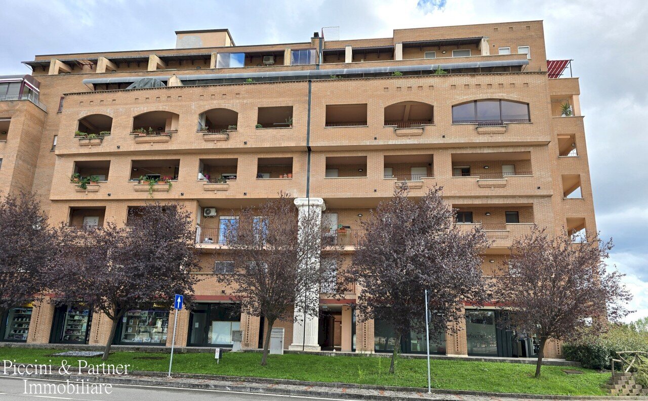 01.jpg - Locale Commerciale Via del Conservificio, Bastia Umbra - foto 1