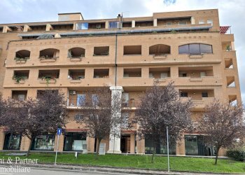 01.jpg - Locale Commerciale Via del Conservificio, Bastia Umbra - foto 1