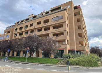 02.jpg - Locale Commerciale Via del Conservificio, Bastia Umbra - foto 2