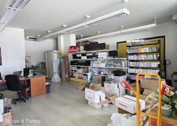 05.jpg - Locale Commerciale Via del Conservificio, Bastia Umbra - foto 5