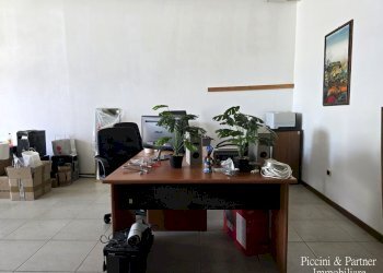 09.jpg - Locale Commerciale Via del Conservificio, Bastia Umbra - foto 9