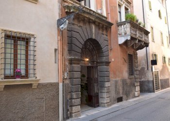 Three-room apartment Verona (neighborhood Centro Storico) - photo 1