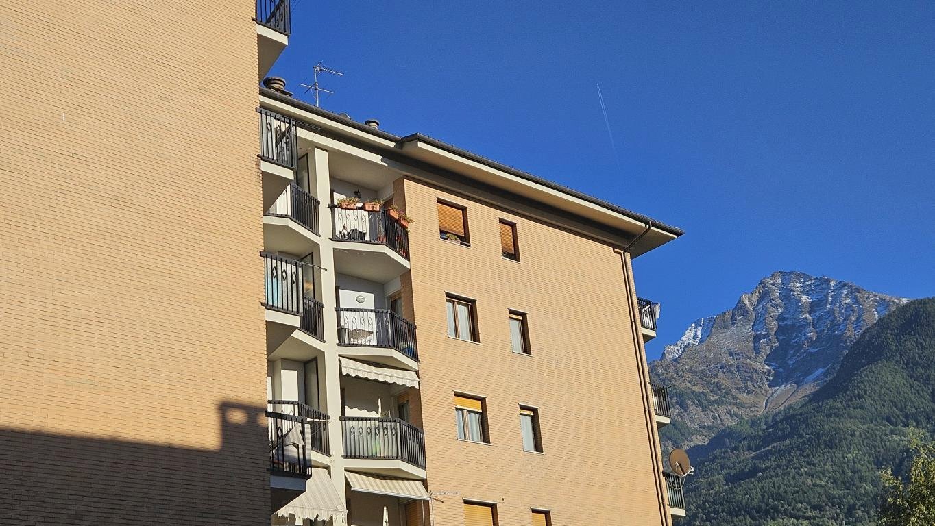 Four-room apartment via Lys, Aosta - photo 1