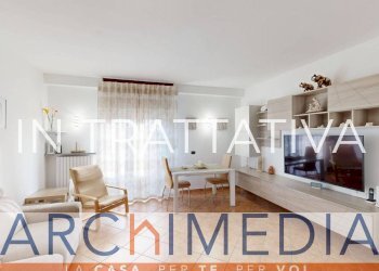 Foto 1 - Three-room apartment Piazza Fratelli Rosselli, Malnate - photo 1