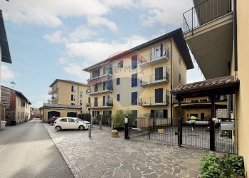 Edificio all\'aperto - Three-room apartment Via Isonzo
 
2, Vimercate - photo 1