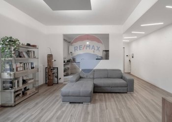 Soggiorno - Three-room apartment Via Isonzo
 
2, Vimercate - photo 9