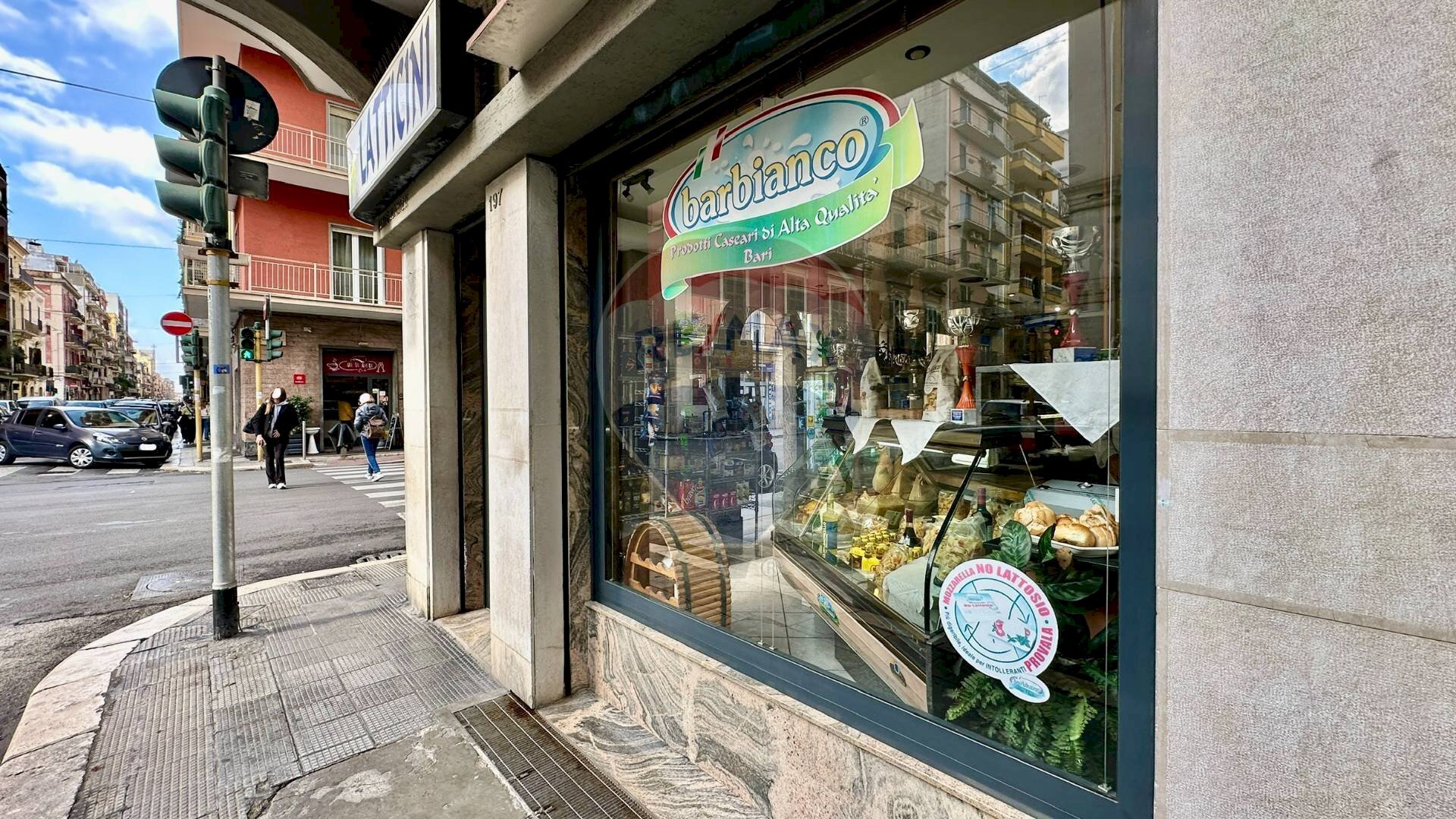 Edificio all\'aperto - Locale Commerciale Via Quintino Sella
 
138/140/142, Bari - foto 3