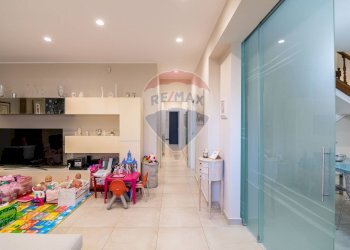 Sala da pranzo - Casa semi indipendente Via Vittorio Emanuele secondo
153, Acireale - foto 1