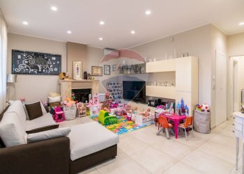 Soggiorno - Casa semi indipendente Via Vittorio Emanuele secondo
153, Acireale - foto 2