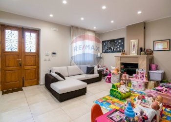 Soggiorno - Casa semi indipendente Via Vittorio Emanuele secondo
153, Acireale - foto 3