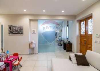 Soggiorno - Casa semi indipendente Via Vittorio Emanuele secondo
153, Acireale - foto 4