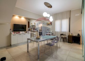 Sala da pranzo - Casa semi indipendente Via Vittorio Emanuele secondo
153, Acireale - foto 8