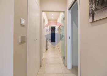 Hall / corridoio - Casa semi indipendente Via Vittorio Emanuele secondo
153, Acireale - foto 15