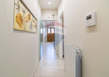 Hall / corridoio - Casa semi indipendente Via Vittorio Emanuele secondo
153, Acireale - foto 21