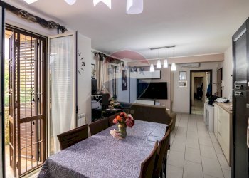 Sala da pranzo - Quadrilocale VIA EMANUELE MACRI
 
4, Acireale - foto 16