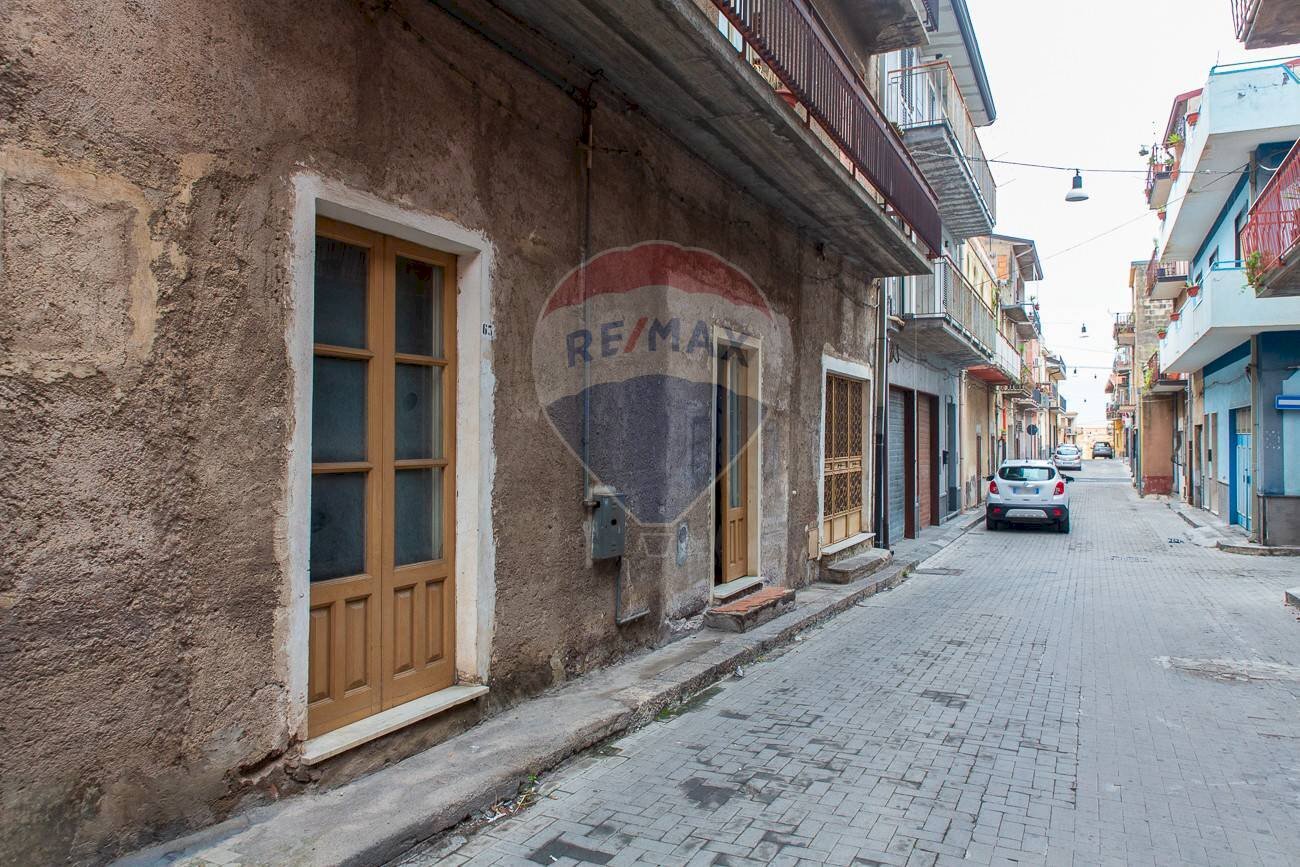 Edificio all\'aperto - Casa indipendente via tenente milazzo
 
59, Biancavilla - foto 1