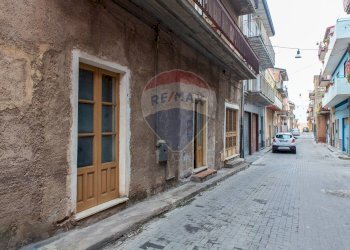 Edificio all\'aperto - Casa indipendente via tenente milazzo
 
59, Biancavilla - foto 1