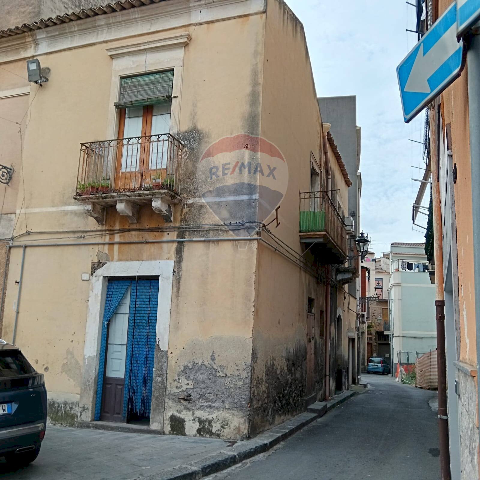 Edificio all\'aperto - Independent house via sant'antonino
 
74, Adrano - photo 1