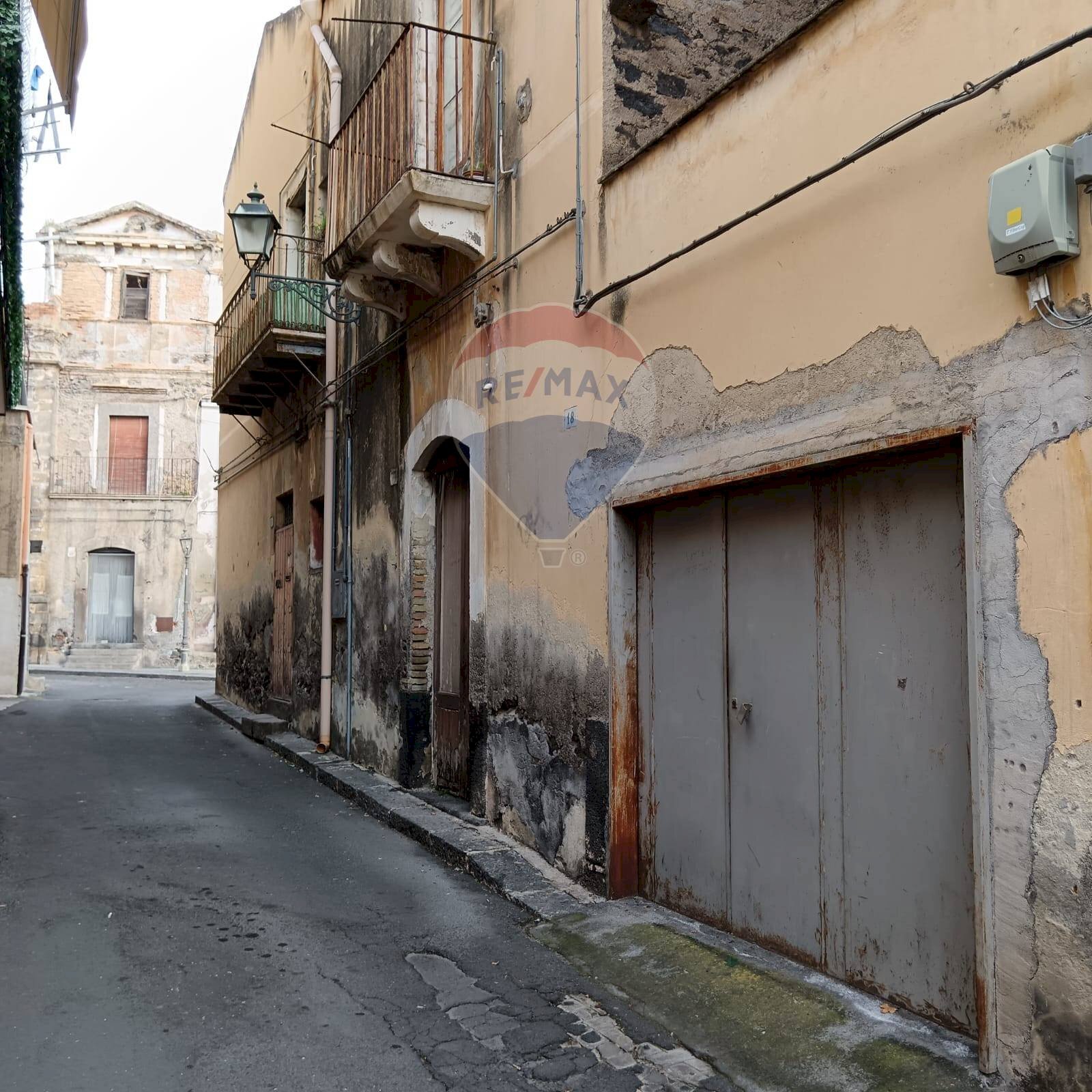 Edificio all\'aperto - Independent house via sant'antonino
 
74, Adrano - photo 2