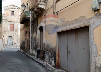 Edificio all\'aperto - Casa indipendente via sant'antonino
 
74, Adrano - foto 2