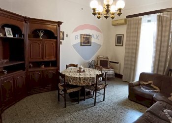Sala da pranzo - Casa indipendente via sant'antonino
 
74, Adrano - foto 3