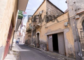 Edificio all\'aperto - Independent house via sant'antonino
 
74, Adrano - photo 1