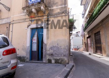 Edificio all\'aperto - Independent house via sant'antonino
 
74, Adrano - photo 24