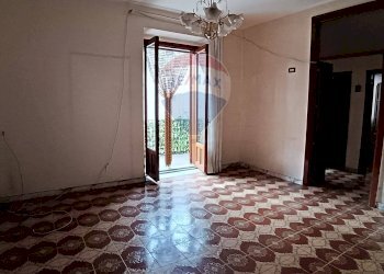 Stanza vuota - Trilocale Via Vittorio Emanuele Orlando
 
24, Adrano - foto 1