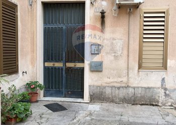 Casa all\'aperto - Trilocale Via Vittorio Emanuele Orlando
 
24, Adrano - foto 14