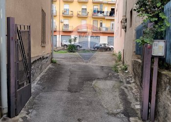 Edificio all\'aperto - Trilocale Via Vittorio Emanuele Orlando
 
24, Adrano - foto 15