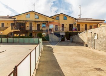 Edificio all\'aperto - Casa semi indipendente Via Emanuela Setticarraro
 
59, Belpasso - foto 2