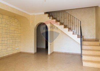 Scale - Casa semi indipendente Via Emanuela Setticarraro
 
59, Belpasso - foto 4