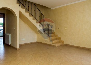 Scale - Casa semi indipendente Via Emanuela Setticarraro
 
59, Belpasso - foto 6