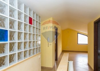 Hall / corridoio - Casa semi indipendente Via Emanuela Setticarraro
 
59, Belpasso - foto 28