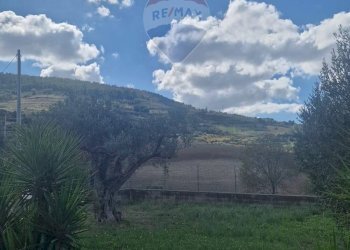 Vista delle montagne - Villa Contrada San Michele
 
snc, San Michele di Ganzaria - foto 2