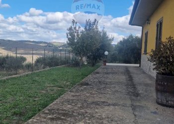 Vista delle montagne - Villa Contrada San Michele
 
snc, San Michele di Ganzaria - foto 4