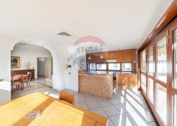 Sala da pranzo - Apartment Via Aurelio Bosco Lucarelli, Nocera Inferiore - photo 8