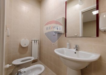 Bagno - Ufficio Via Antonio Gramsci
 
107, Foggia - foto 15