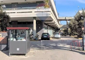 Edificio all\'aperto - Locale Commerciale Casalnuovo di Napoli - foto 3