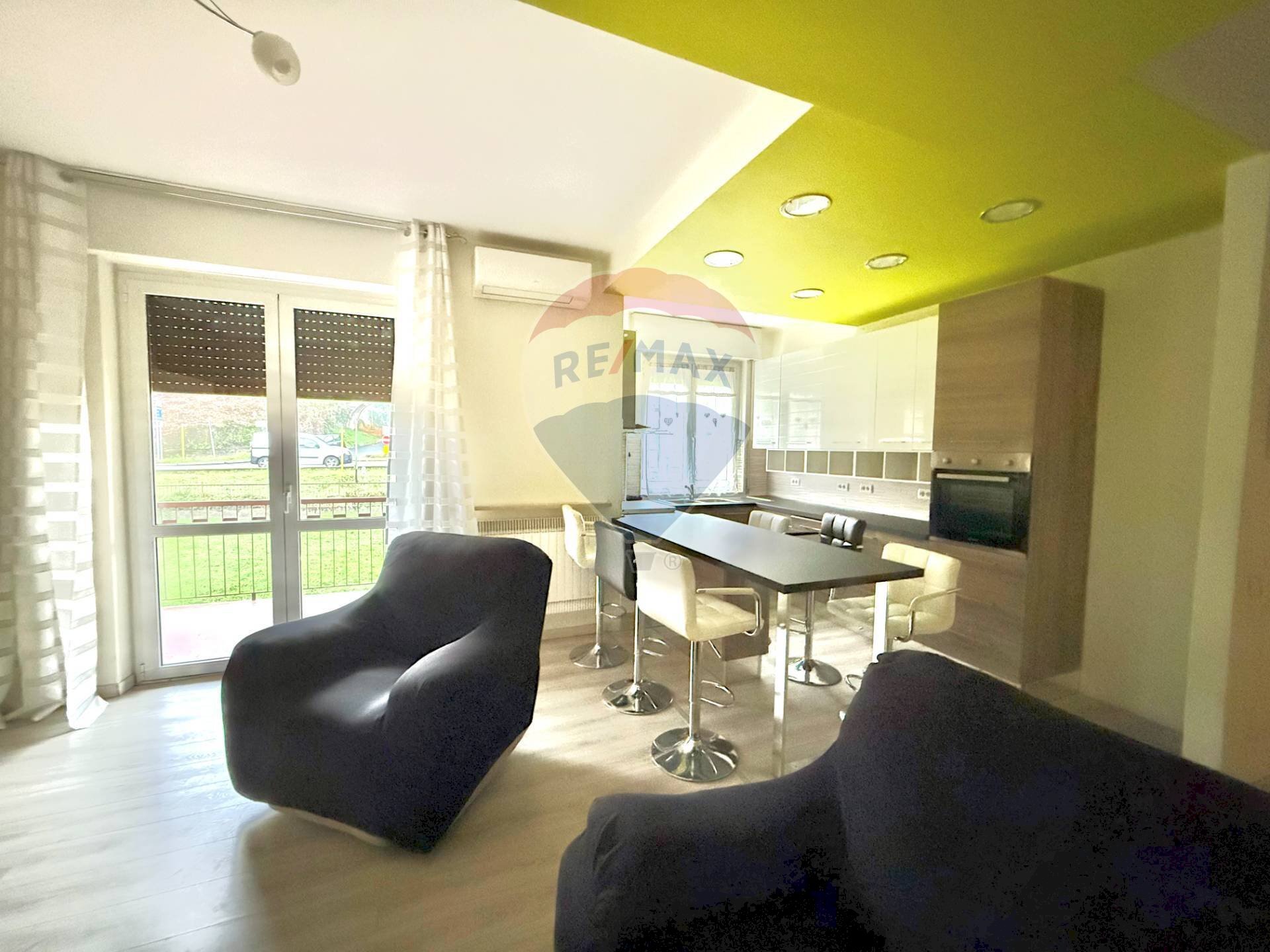 Sala da pranzo - Trilocale Via Angelo Gotti
 
1, Villa d'Almè - foto 1