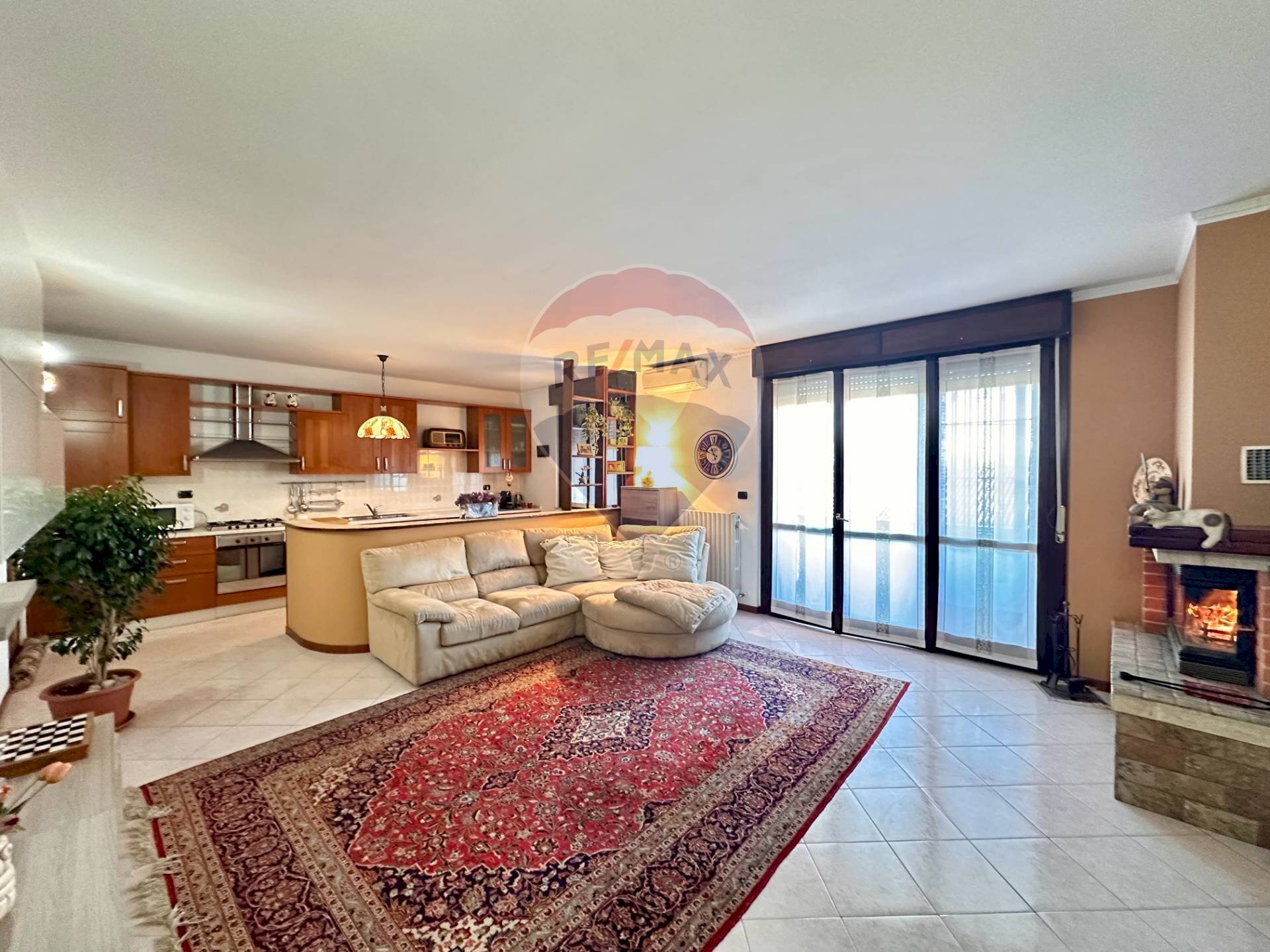 Soggiorno - Quadrilocale Vicolo Trieste
 
25, Fombio - foto 1