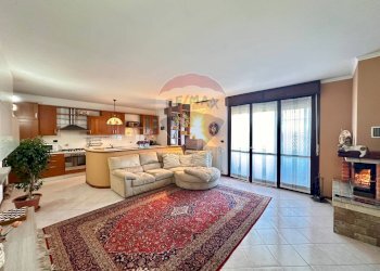 Soggiorno - Quadrilocale Vicolo Trieste
 
25, Fombio - foto 1