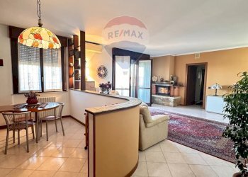 Sala da pranzo - Quadrilocale Vicolo Trieste
 
25, Fombio - foto 2