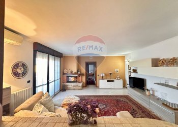 Soggiorno - Quadrilocale Vicolo Trieste
 
25, Fombio - foto 3