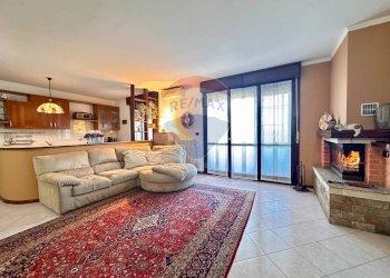 Soggiorno - Quadrilocale Vicolo Trieste
 
25, Fombio - foto 6