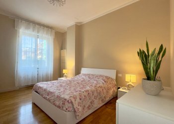 Camera da letto - Two-room apartment VIA DANTE
 
49, Cinisello Balsamo - photo 17