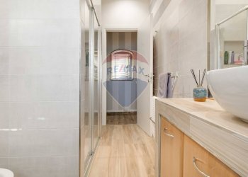 Bagno - Trilocale via San Carlo Borromeo
 
15, Cassano Magnago - foto 15