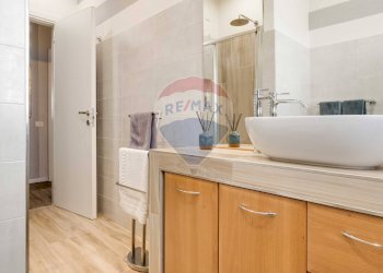 Bagno - Trilocale via San Carlo Borromeo
 
15, Cassano Magnago - foto 16